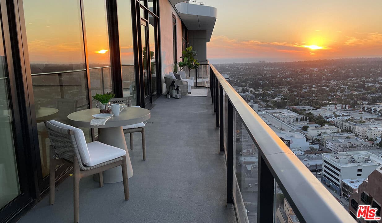 2 bd, 3 ba Apartment in Los Angeles, CA — $17,950/mo — photo 2