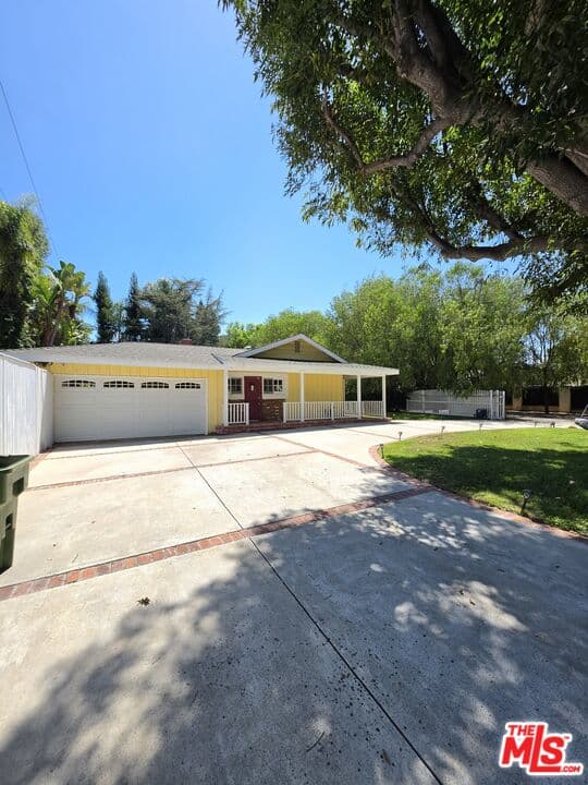 3 bd, 2 ba House in Woodland Hills, CA — $6,000/mo — photo 2