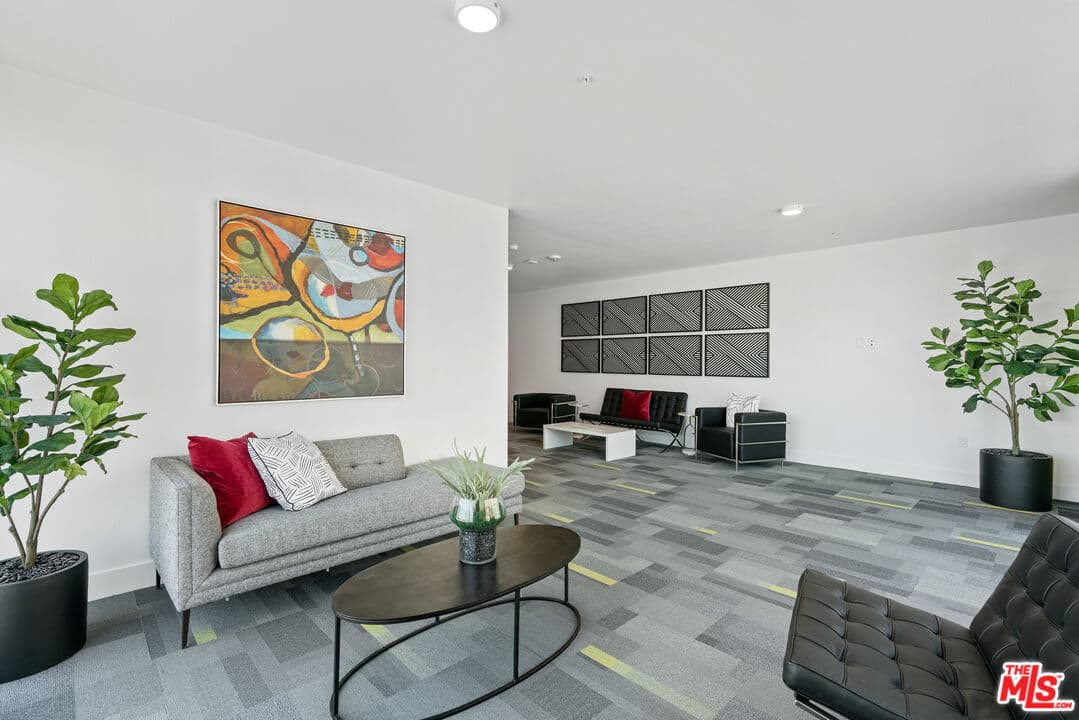 3 bd, 3 ba Apartment in Burbank, CA — $5,800/mo — photo 2