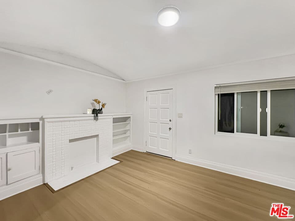 2 bd, 1 ba Townhouse in Los Angeles, CA — $2,650/mo — photo 2