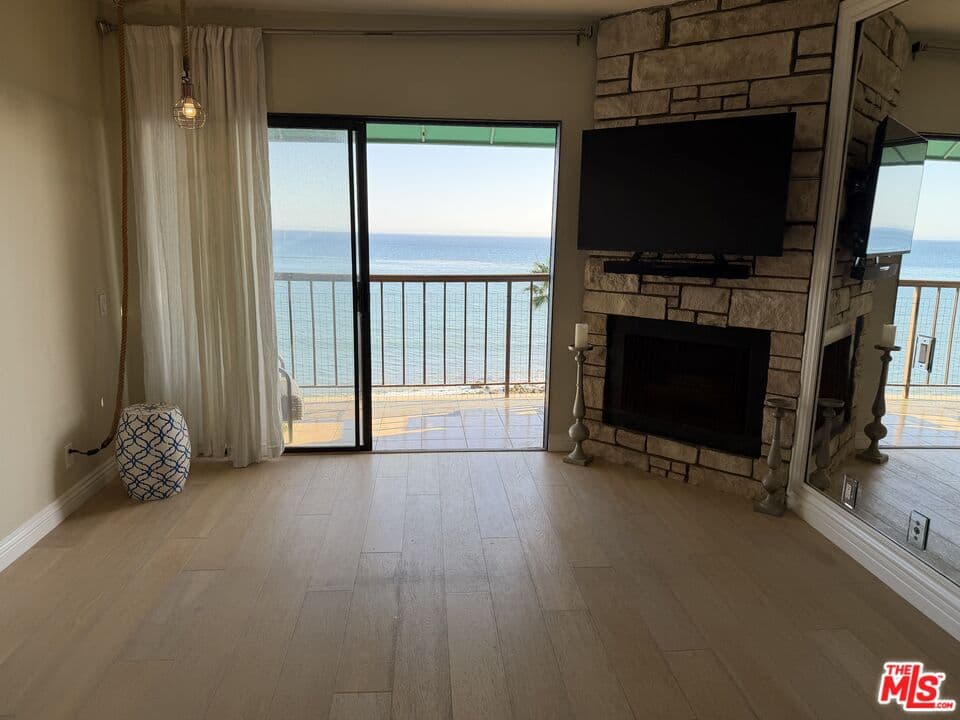 Studio, 1 ba Condo in Malibu, CA — $3,800/mo — photo 2