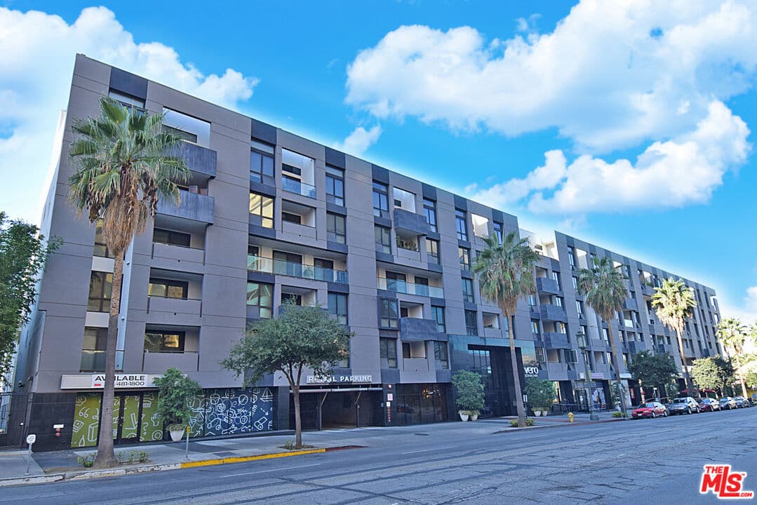 1 bd, 1 ba Condo in Los Angeles, CA — $2,650/mo — photo 2