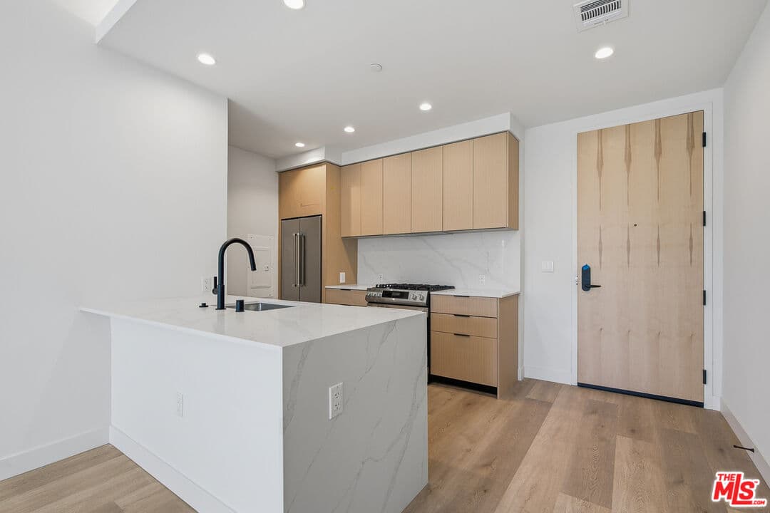 1 bd, 1 ba Apartment in Los Angeles, CA — $4,095/mo — photo 2