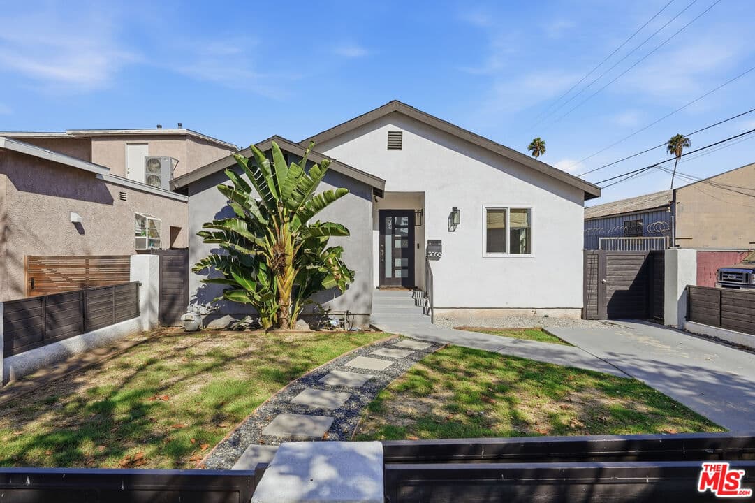 4 bd, 2 ba House in Los Angeles, CA — $5,900/mo — photo 1