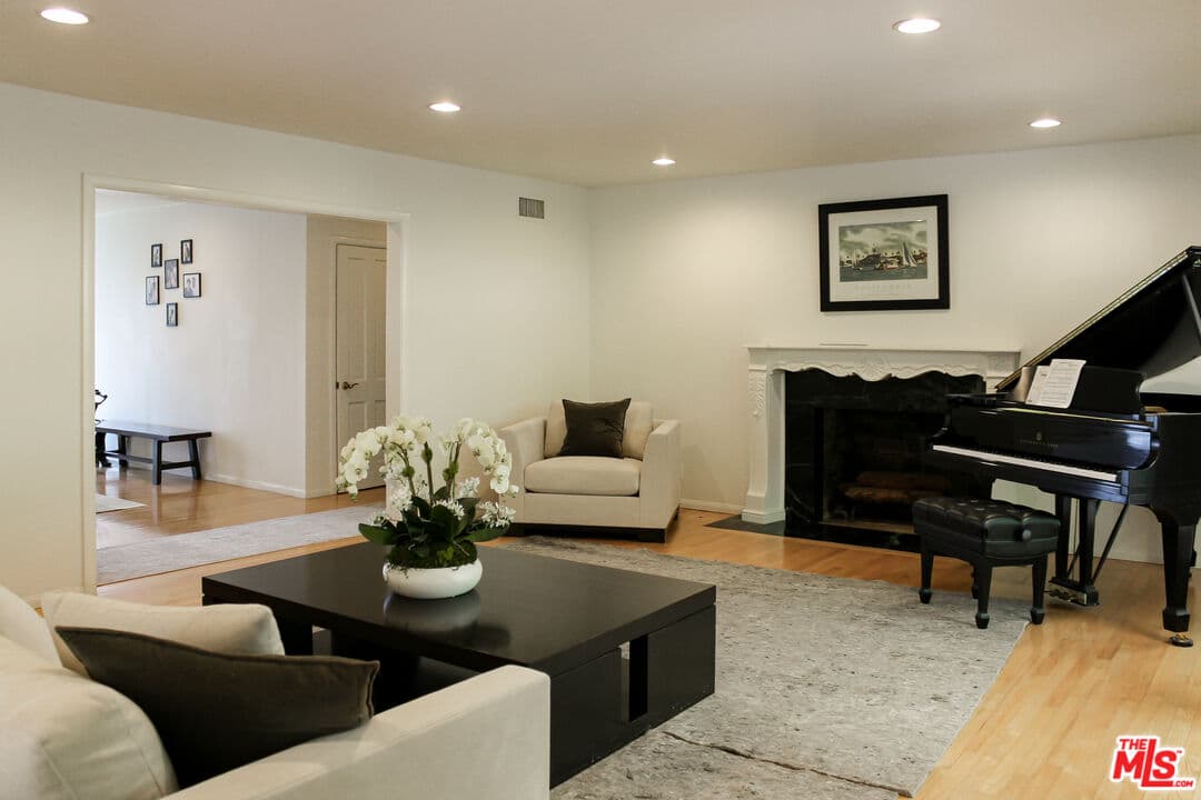 3 bd, 3 ba House in Beverly Hills, CA — $14,000/mo — photo 2