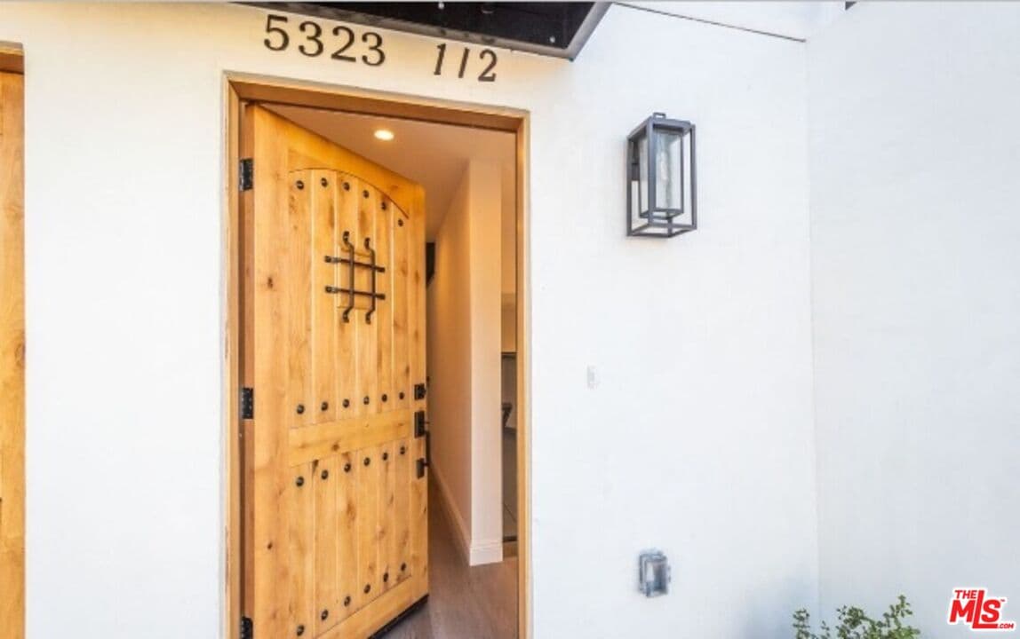 3 bd, 3 ba Townhouse in Valley Village, CA — $5,295/mo — photo 2