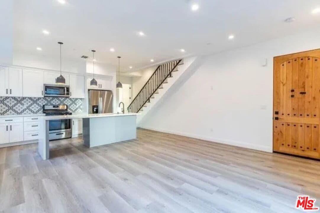 3 bd, 3 ba Townhouse in Valley Village, CA — $4,999/mo — photo 2