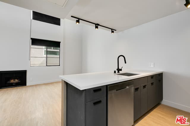 1 bd, 2 ba Apartment in Los Angeles, CA — $3,695/mo — photo 2