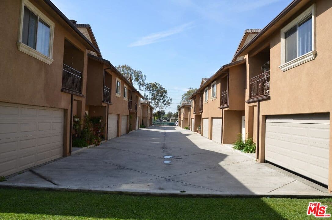 3BR Townhouse in Cudahy β $3,500/mo
