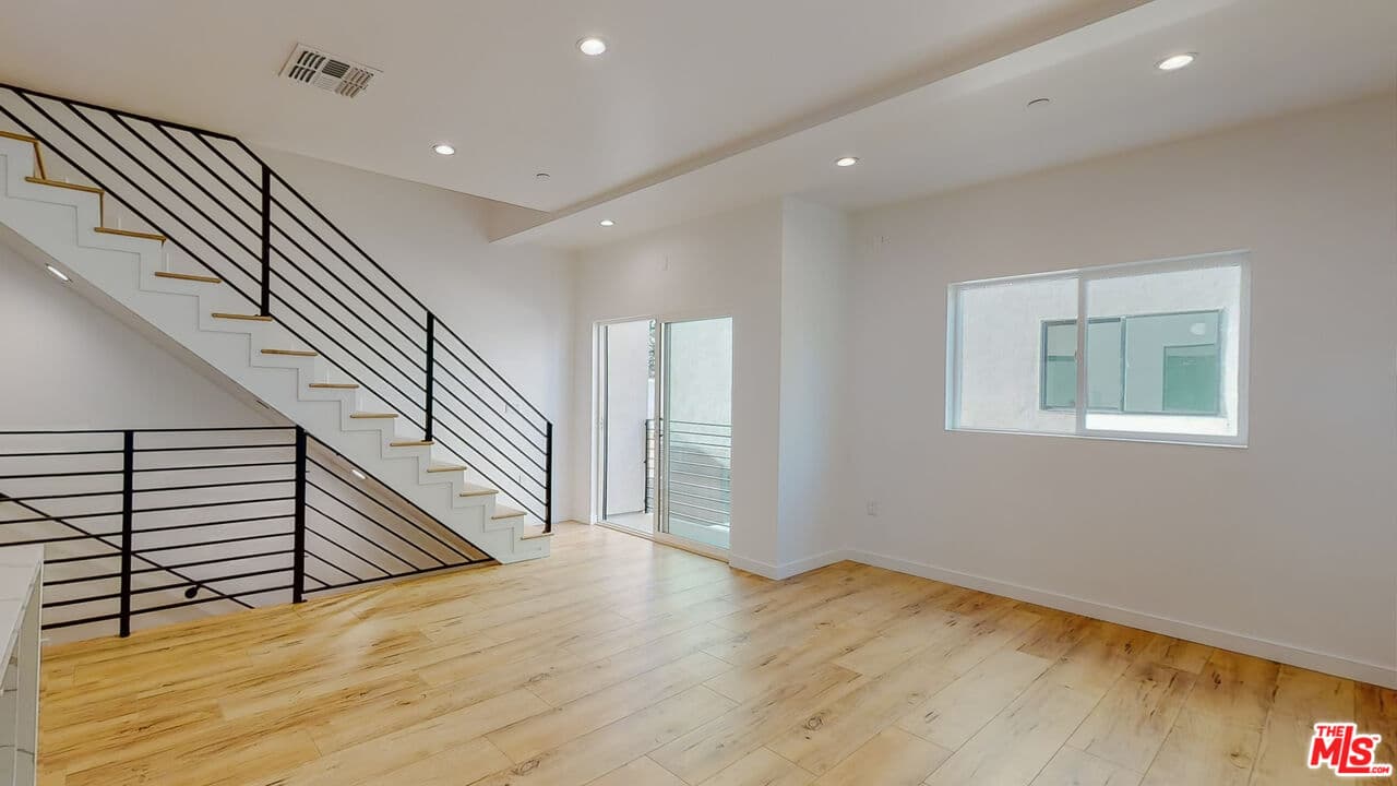3 bd, 3 ba Townhouse in Van Nuys, CA — $3,437/mo — photo 2