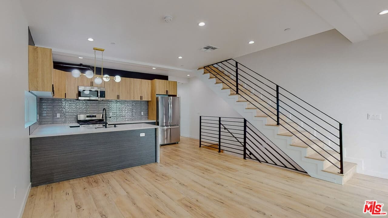 3 bd, 3 ba Townhouse in Van Nuys, CA — $3,437/mo — photo 1