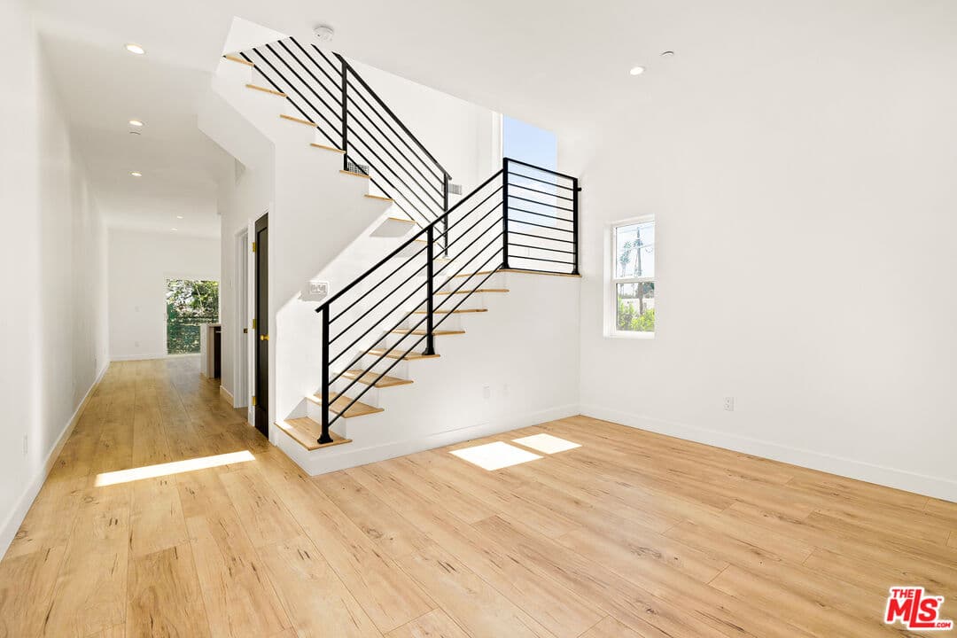 3 bd, 3 ba Townhouse in Los Angeles, CA — $4,299/mo — photo 2