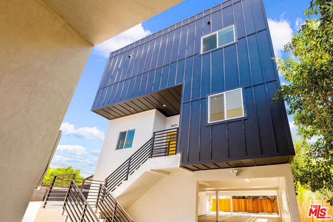 3 bd, 3 ba Townhouse in Los Angeles, CA — $4,299/mo — photo 1