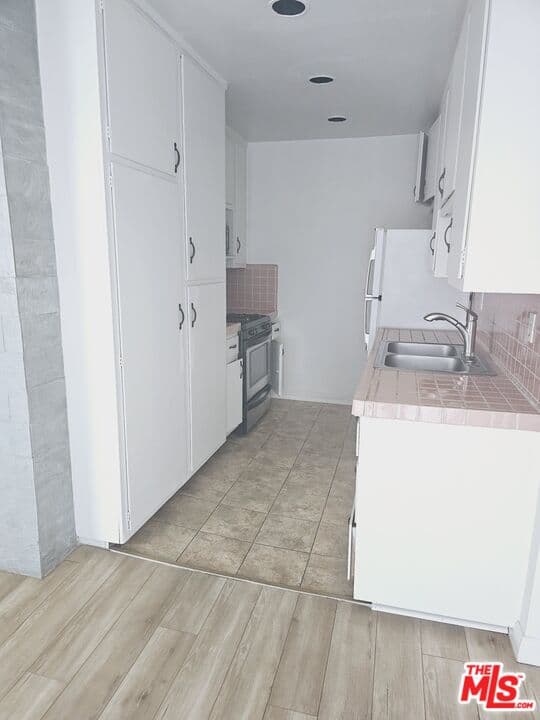 1 bd, 1 ba Townhouse in Los Angeles, CA — $2,450/mo — photo 2