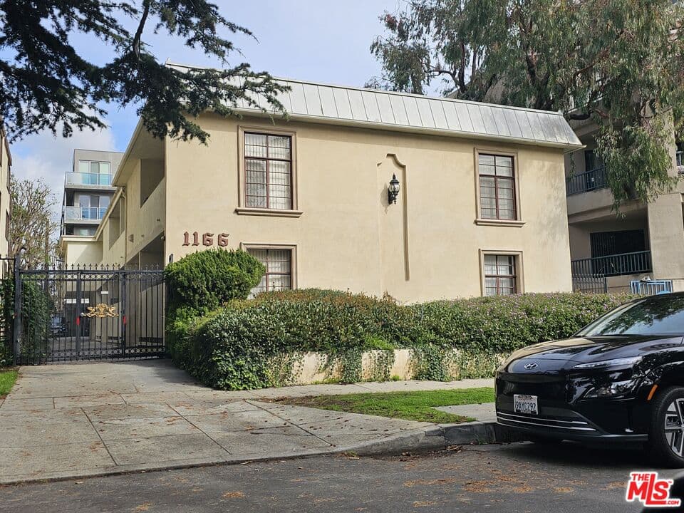 1 bd, 1 ba Townhouse in Los Angeles, CA — $2,450/mo — photo 1