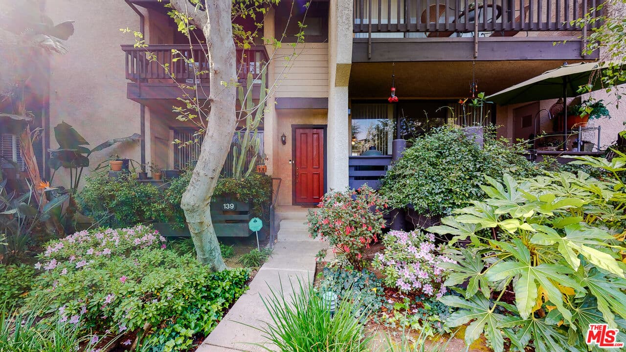 3 bd, 3 ba Townhouse in Woodland Hills, CA — $4,300/mo — photo 1