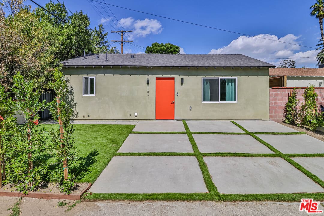 1 bd, 2 ba House in Valley Village, CA — $3,450/mo — photo 1
