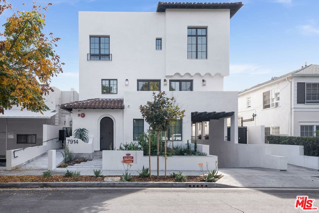 2 bd, 3 ba Apartment in West Hollywood, CA — $6,700/mo — photo 2