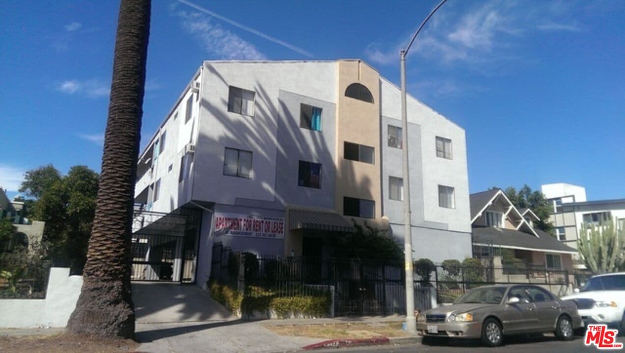2 bd, 2 ba Apartment in Los Angeles, CA — $2,080/mo — photo 1
