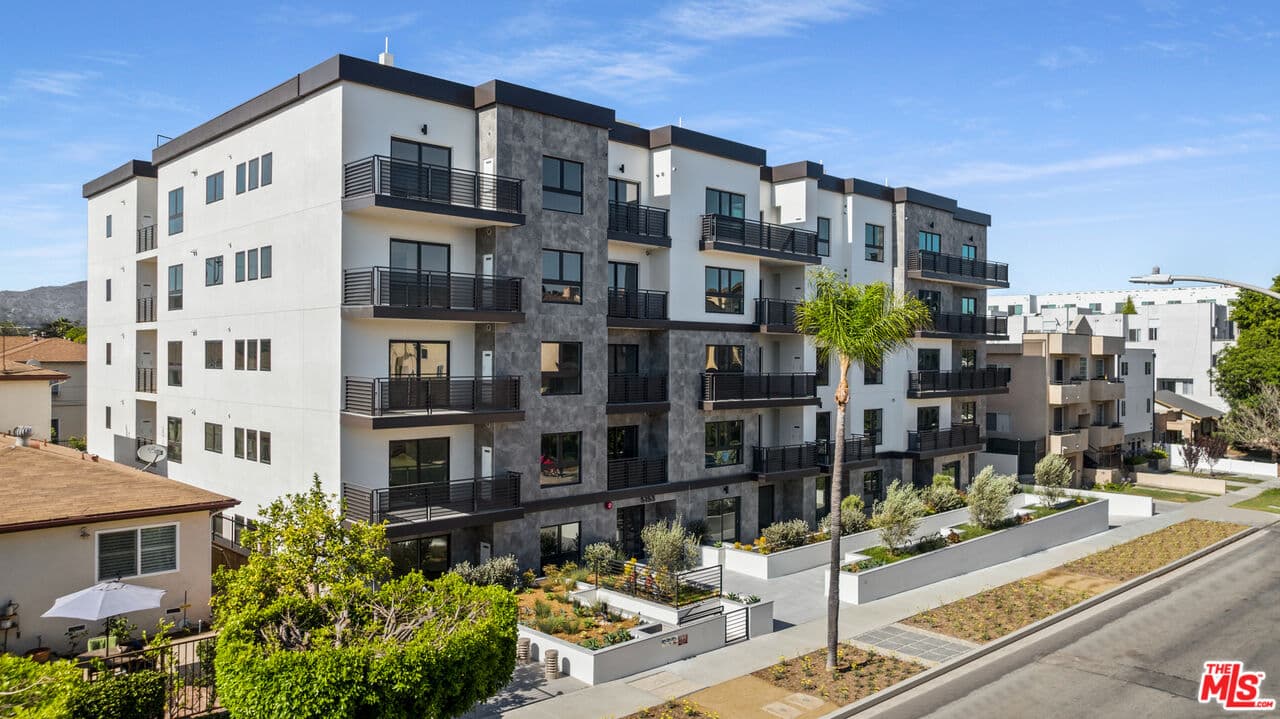 3 bd, 3 ba Townhouse in Los Angeles, CA — $5,500/mo — photo 1