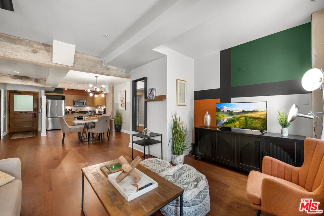 Studio, 1 ba Condo in Los Angeles, CA — $2,000/mo — photo 1