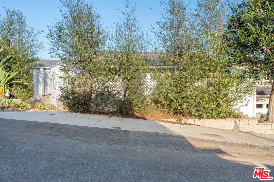 2 bd, 1 ba House in Manhattan Beach, CA — $4,995/mo — photo 2