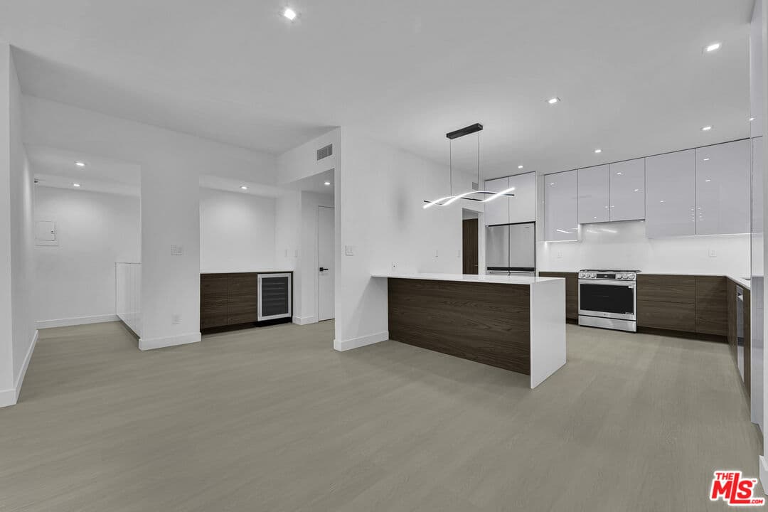 2BR Apartment in West Los Angeles — $7,900/mo