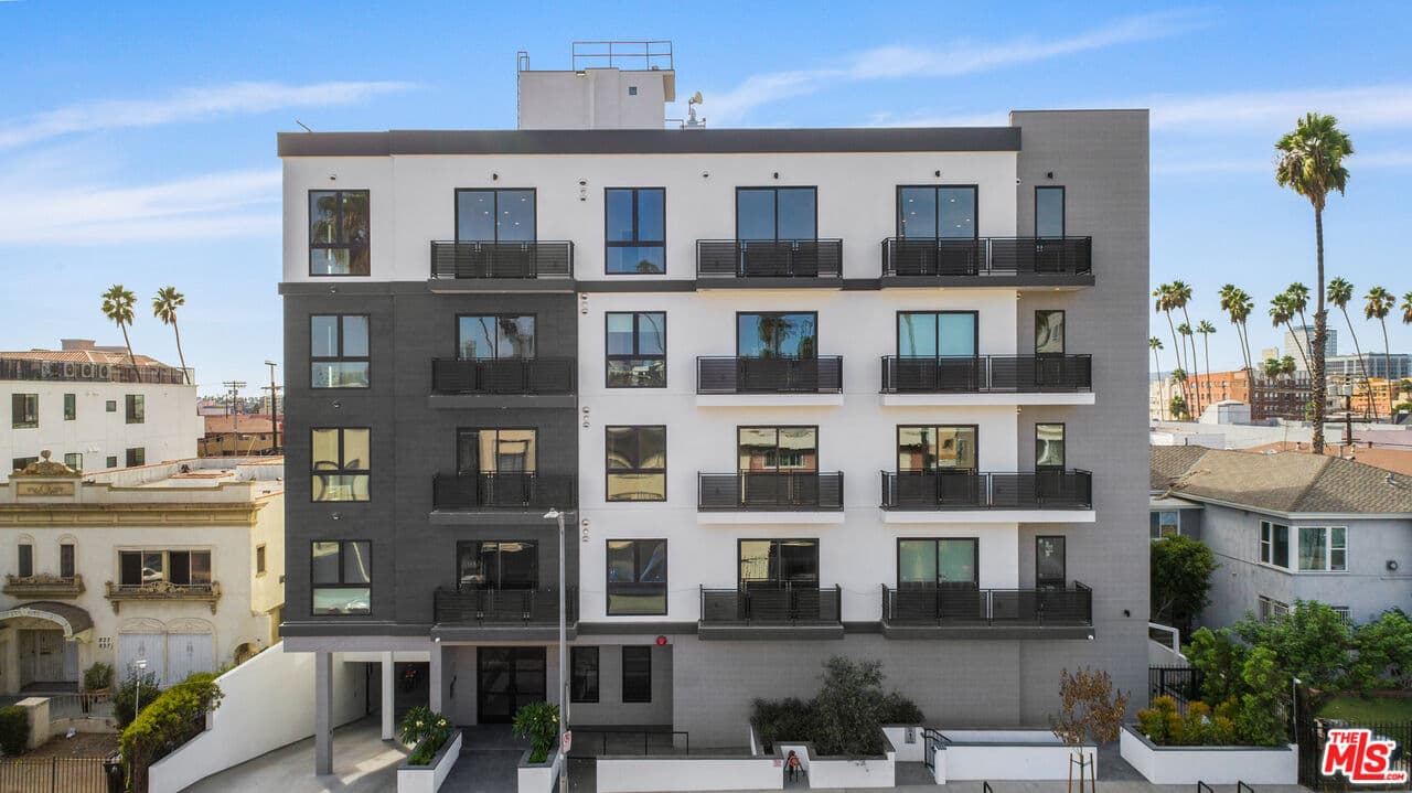 2BR Apartment in Los Angeles β $3,200/mo