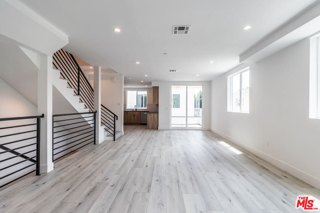 3 bd, 3 ba Townhouse in Studio City, CA — $6,495/mo — photo 1