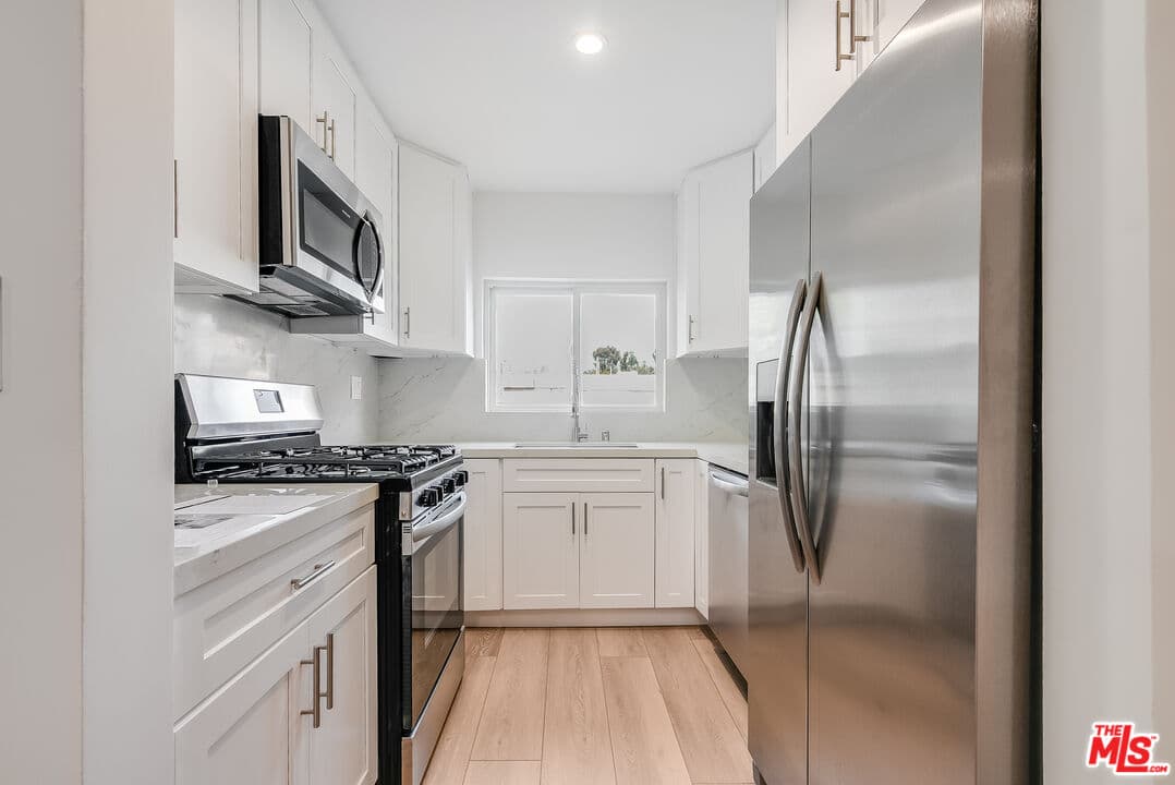2 bd, 2 ba Apartment in Los Angeles, CA — $4,695/mo — photo 2