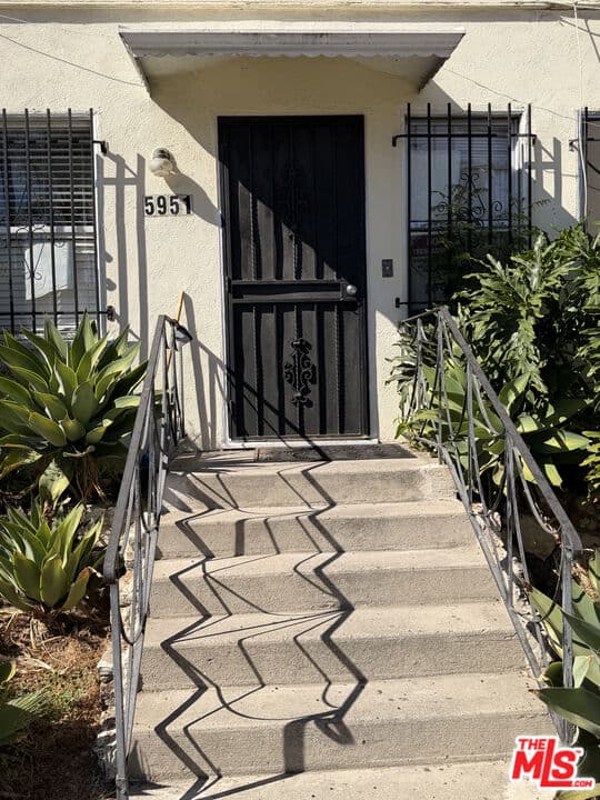 2 bd, 1 ba Apartment in Los Angeles, CA — $2,645/mo — photo 2