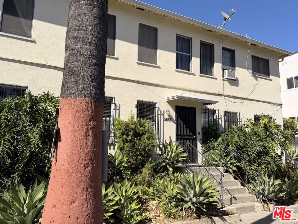 2BR Apartment in Los Angeles β $2,645/mo