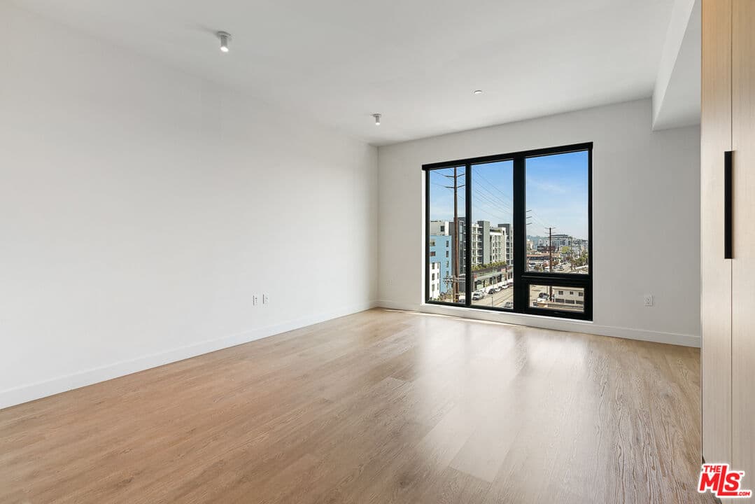 Studio, 1 ba Apartment in Los Angeles, CA — $3,250/mo — photo 2