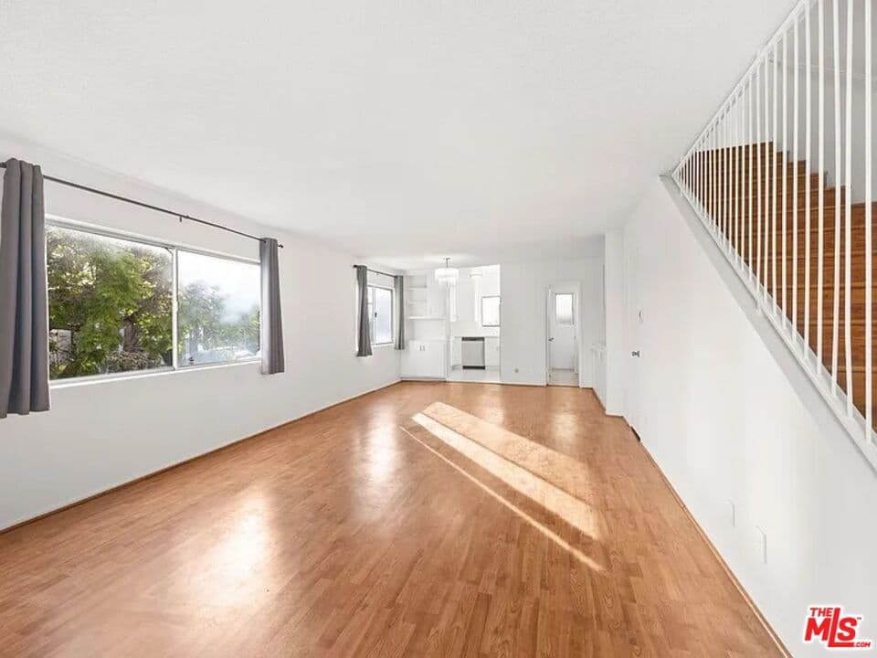 2 bd, 3 ba Townhouse in Los Angeles, CA — $3,450/mo — photo 2