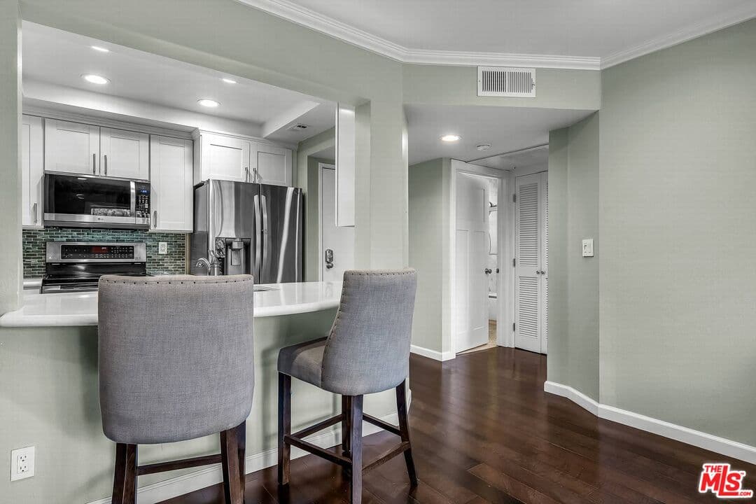 1 bd, 1 ba Condo in Pacific Palisades, CA — $2,600/mo — photo 2