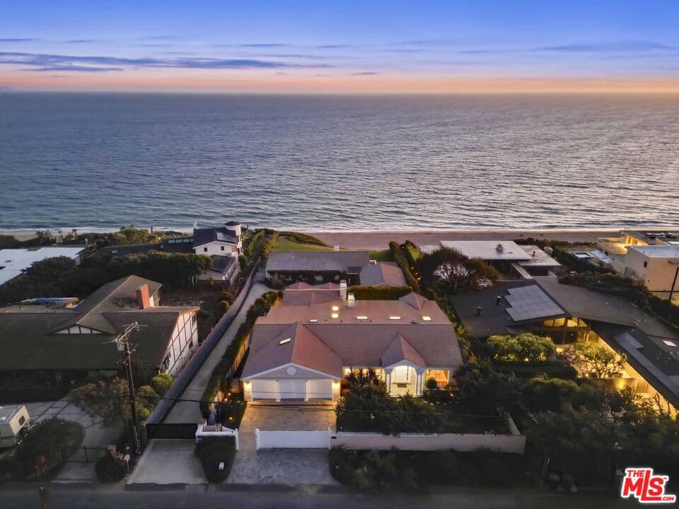 5 bd, 7 ba House in Malibu, CA — $30,000/mo — photo 2