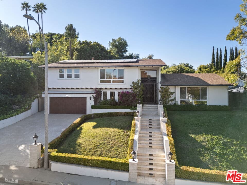 5 bd, 6 ba House in Los Angeles, CA — $15,900/mo — photo 1