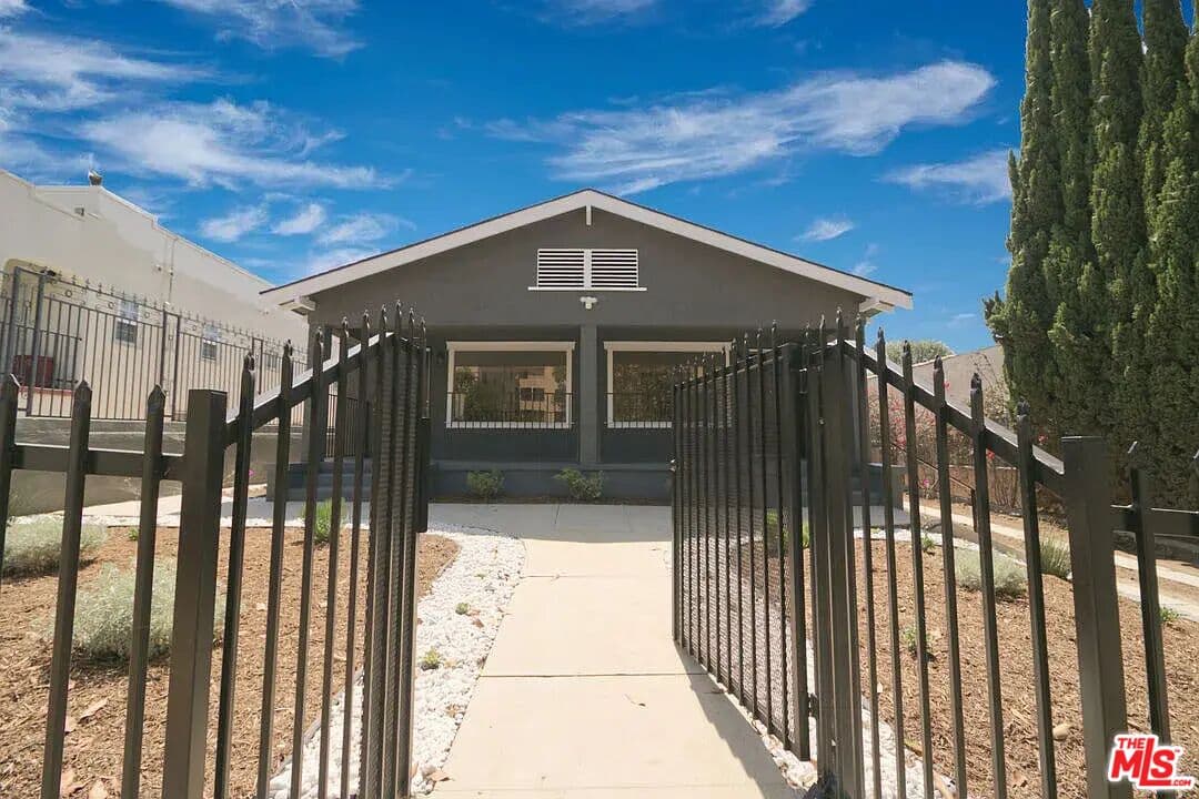 2 bd, 2 ba Townhouse in Los Angeles, CA — $2,900/mo — photo 1