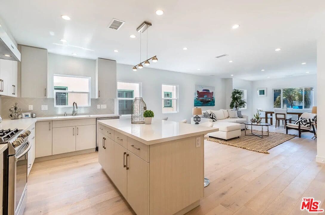 2 bd, 3 ba Apartment in Los Angeles, CA — $4,495/mo — photo 1
