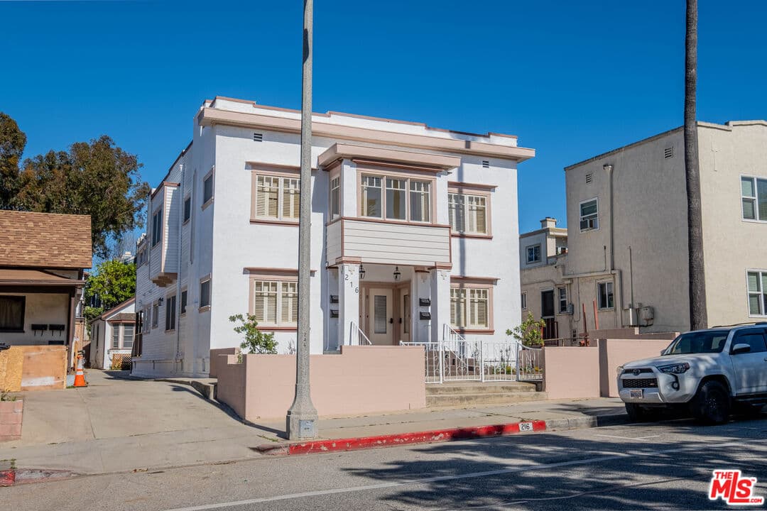 2 bd, 2 ba Apartment in Redondo Beach, CA — $4,125/mo — photo 2
