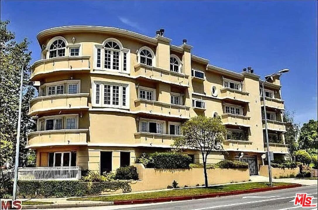2 bd, 3 ba Condo in Los Angeles, CA — $4,900/mo — photo 1