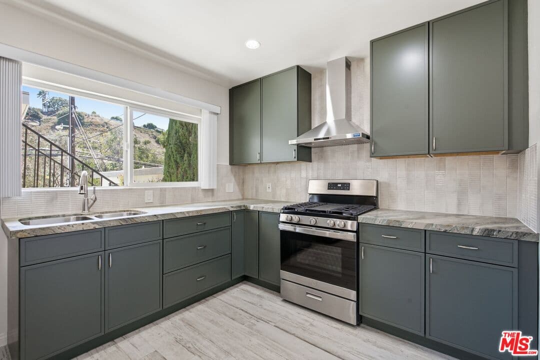 2 bd, 2 ba Apartment in Los Angeles, CA — $2,699/mo — photo 2
