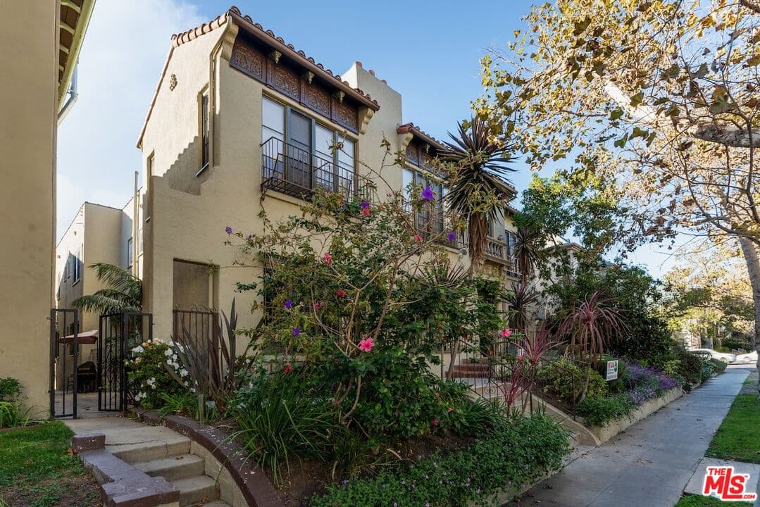 3 bd, 2 ba Apartment in Los Angeles, CA — $5,150/mo — photo 2