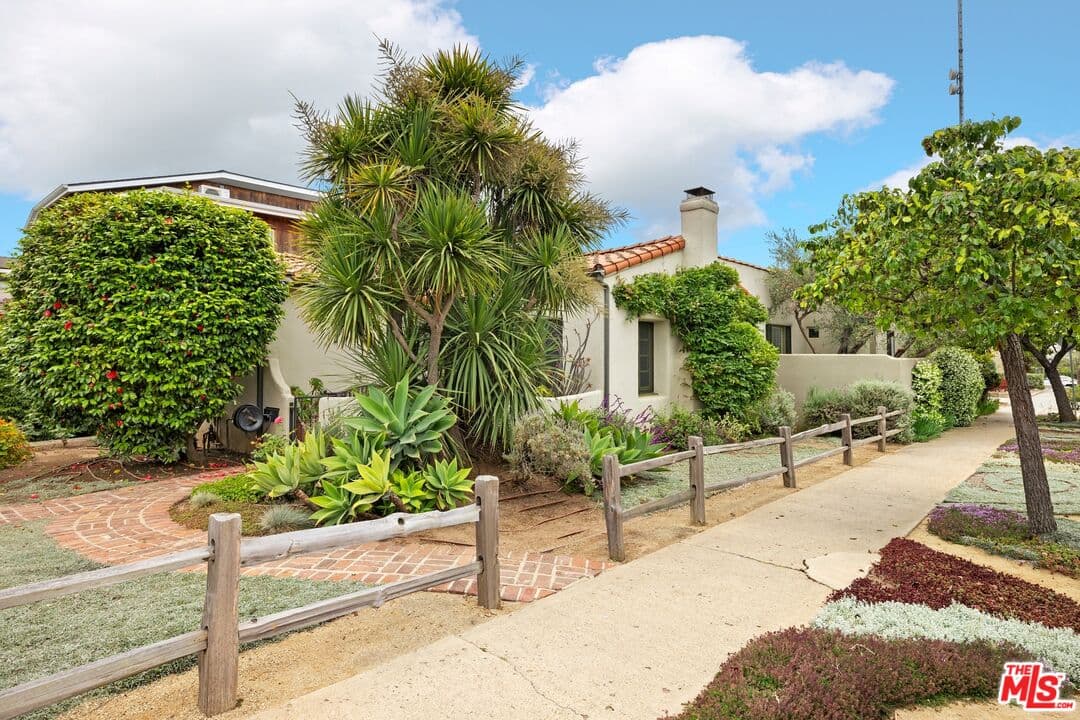 3 bd, 3 ba House in Pacific Palisades, CA — $8,500/mo — photo 2