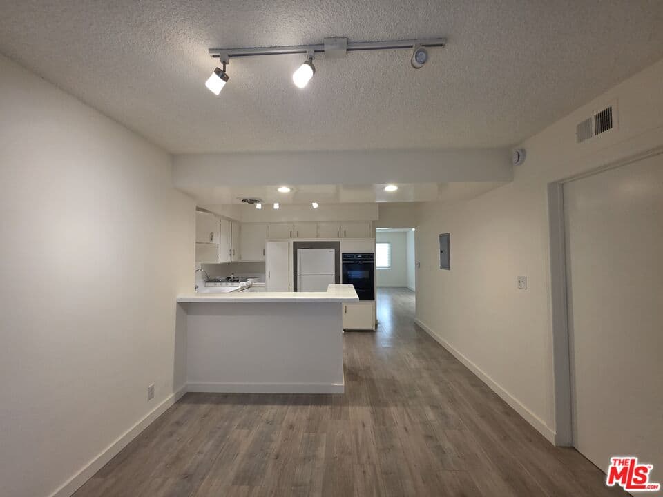 3 bd, 2 ba Apartment in Los Angeles, CA — $3,800/mo — photo 2