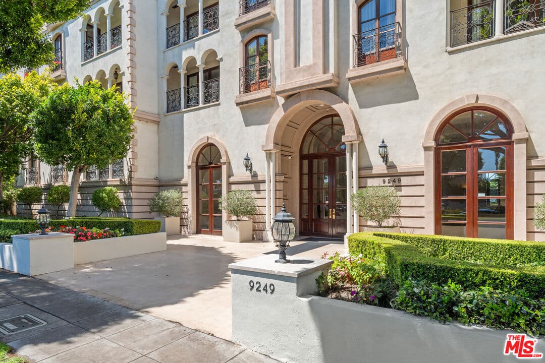 2 bd, 3 ba Condo in Beverly Hills, CA — $10,500/mo — photo 1