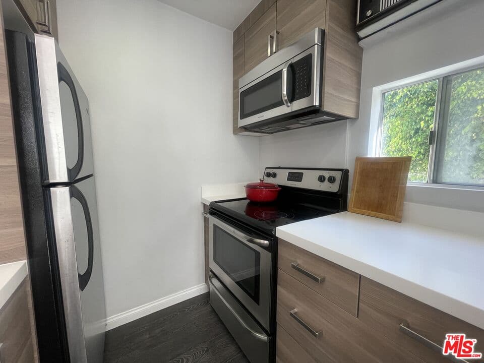 1 bd, 1 ba Condo in Los Angeles, CA — $2,650/mo — photo 2