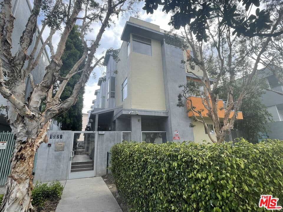 3 bd, 3 ba Townhouse in Santa Monica, CA — $5,650/mo — photo 2