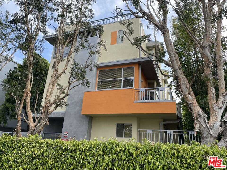 3 bd, 3 ba Townhouse in Santa Monica, CA — $5,650/mo — photo 1
