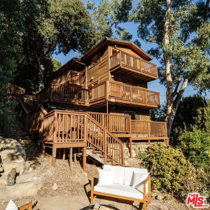 4 bd, 4 ba House in Topanga, CA — $6,500/mo — photo 1
